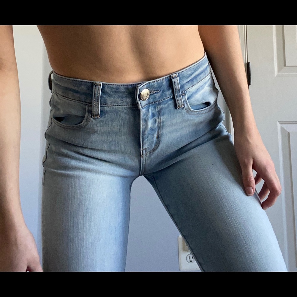 American Eagle blue jeans no rips!